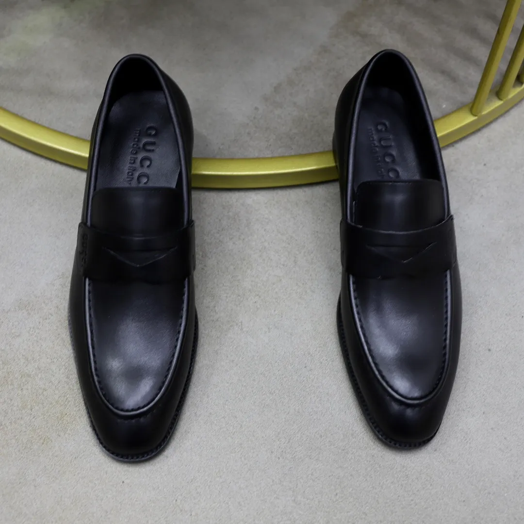 Men's shoes: 250🙅‍♂️🙅‍♂️🙅‍♂️Niuli Brand: GUCCI Size: 38-44 (45 can be customized) Level: Counter classic Material: Original soft cowhide upper Comfortable cowhide lining Original lightweight outsole Style category: Business casual footwear Driving leather shoes Color: Actual picture color